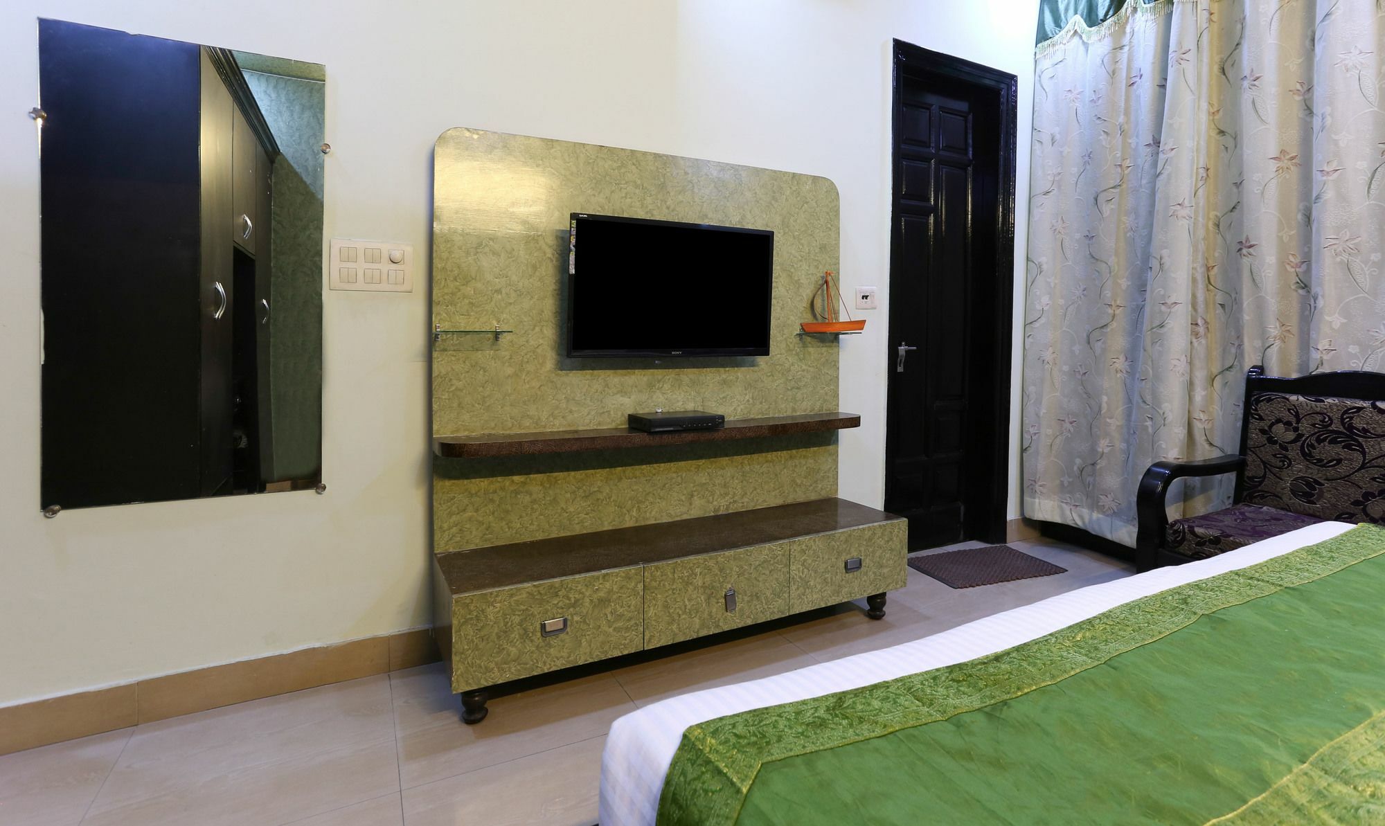 Royal Suites By Park Tree, Kasauli Esterno foto