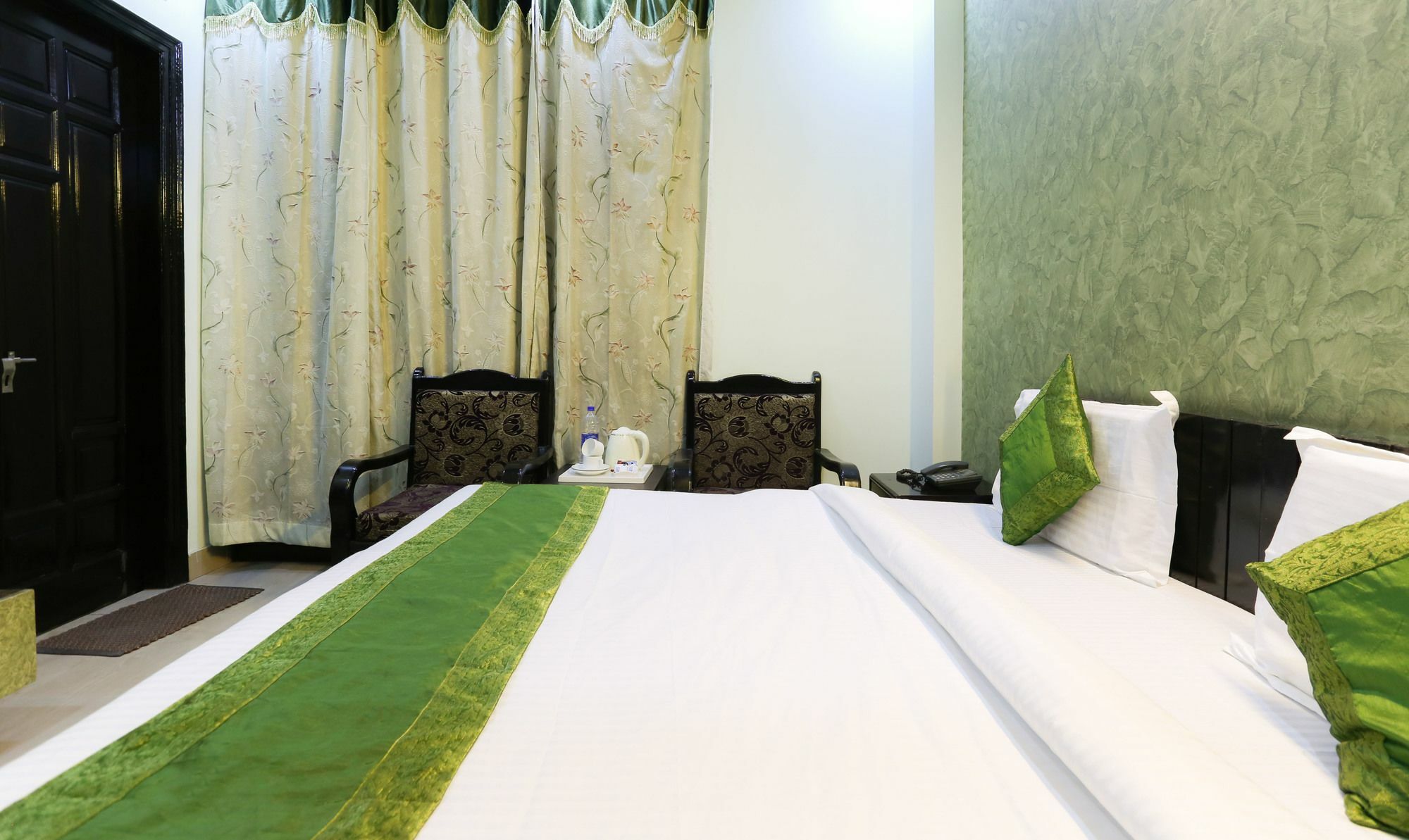 Royal Suites By Park Tree, Kasauli Esterno foto