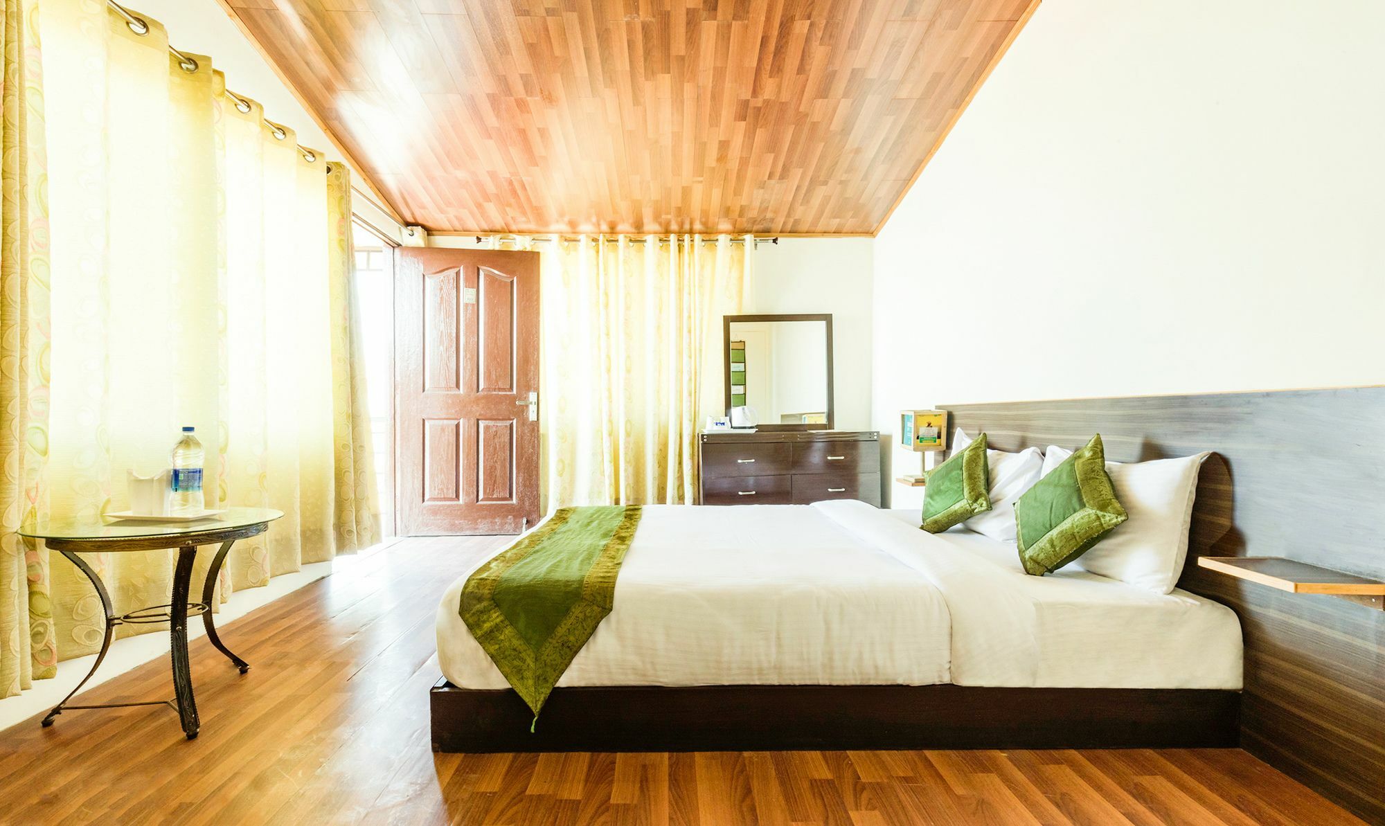 Royal Suites By Park Tree, Kasauli Esterno foto