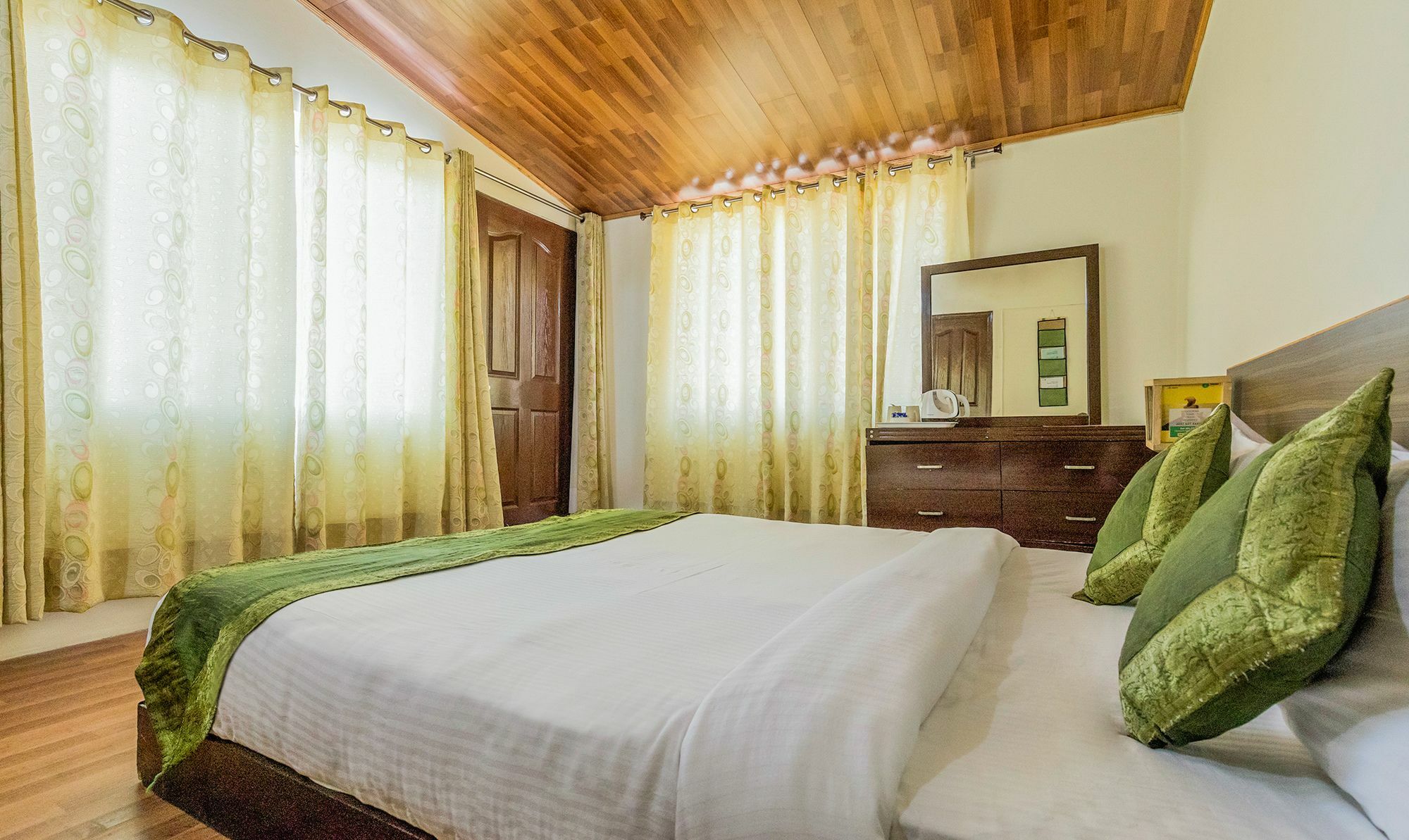 Royal Suites By Park Tree, Kasauli Esterno foto